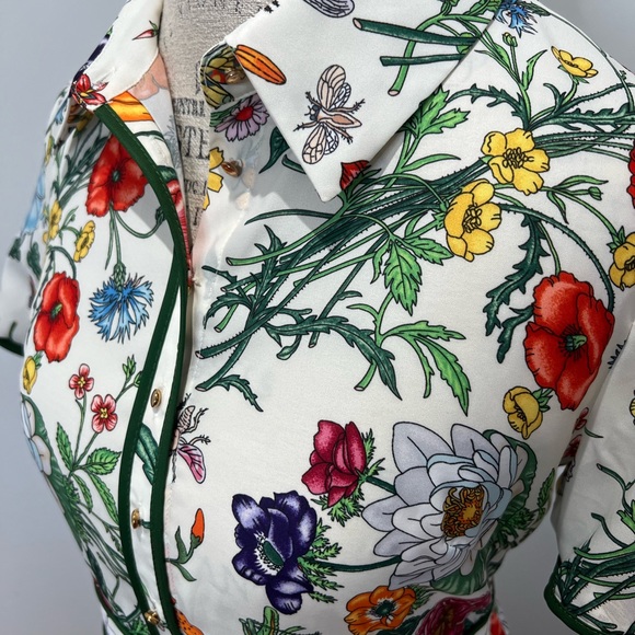 Brand new dress. Side zipper and front buttons. Beautiful flowers 🌺 fabric. - Picture 4 of 6